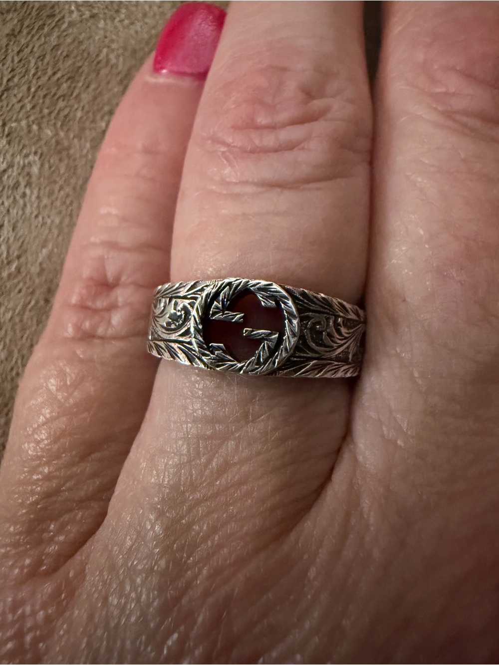 GUCCI Detail Engraved Scrolling Foliage Ring in .925 Sterling Silver, Size 7.75